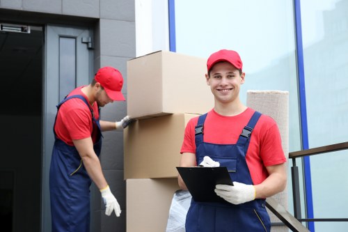 Professional packing and unpacking service for homes in Isleworth