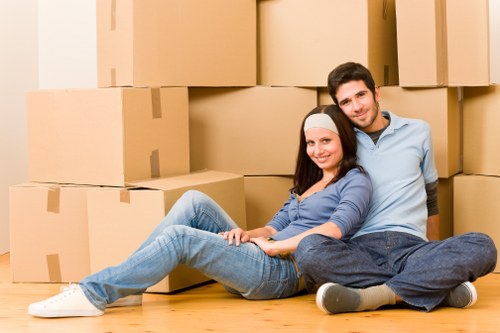 Local moving truck supporting flat and house relocations in Isleworth
